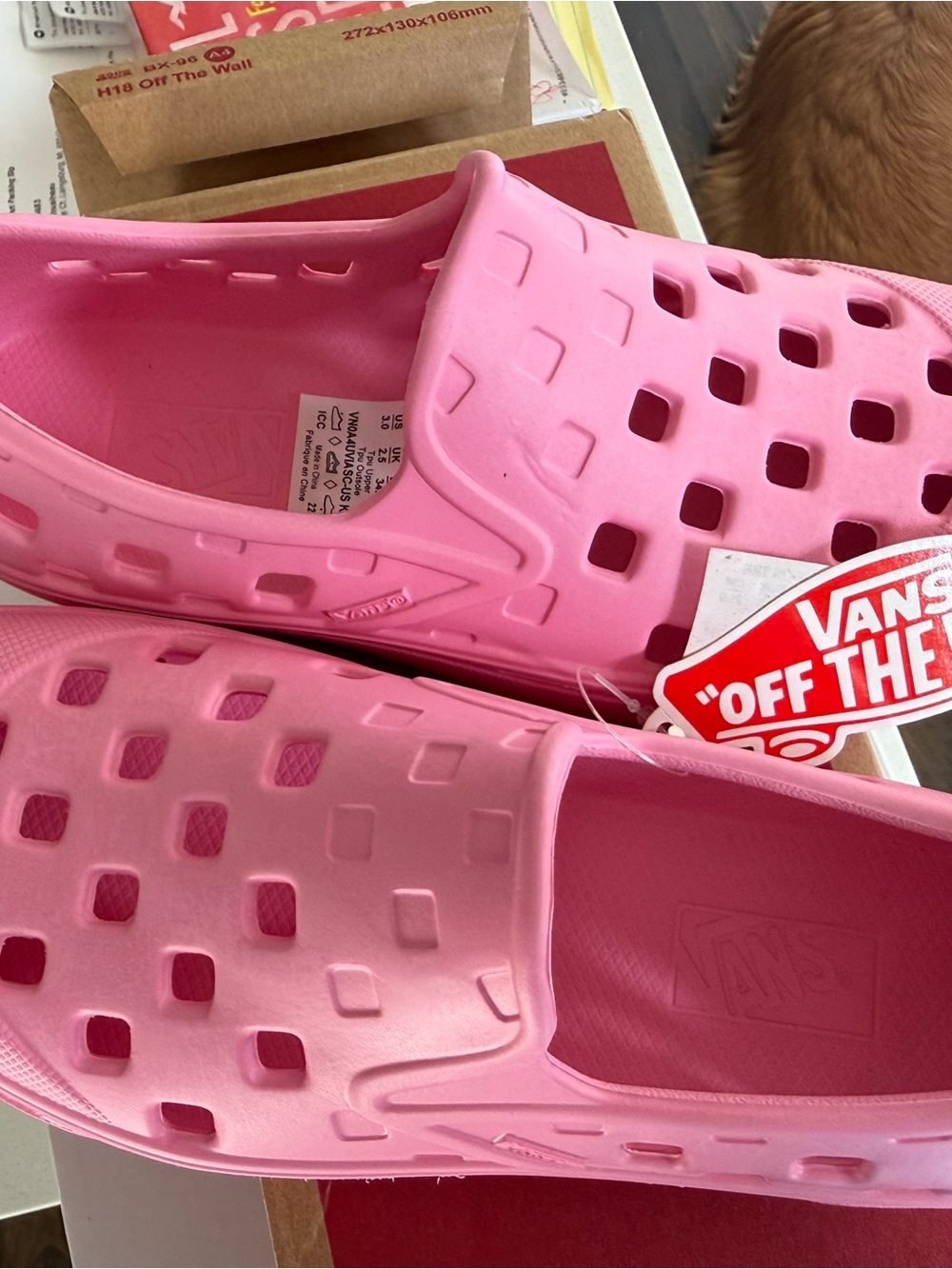 New Vans Kids Size 3 Pink Foam Crocs - Bright Bubblegum Pink - Picture 4 of 6